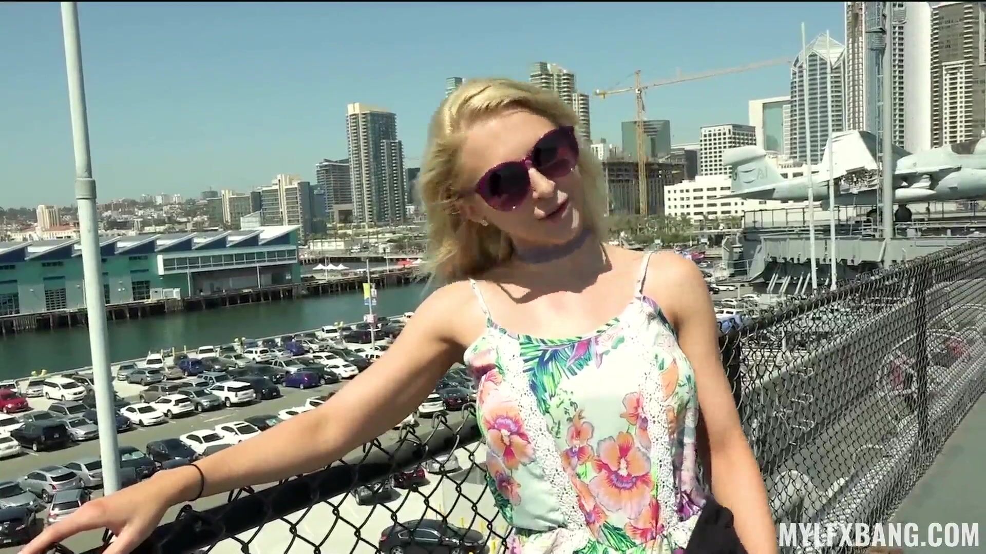 😼Я ебу! Приехала на отдых и порадовала зрелую пилотку сексом. Смотреть  порно онлайн.