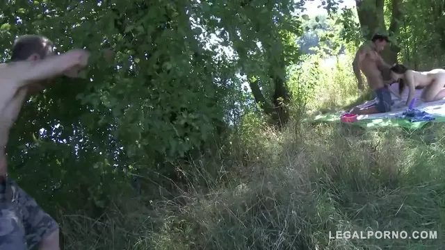 Трах в кустах - порно видео на Erkiss Трах в кустах - порно видео на Erkiss