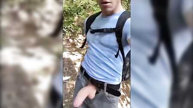 Эксгибиционист дрочит член 😼Я ебу! Эксгибиционист на камеру: твердый хуй!. Смотреть порно онлайн.