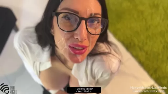 Russische milf mit Brille macht blowjob mit cumshot beim vorstellungsgespräch